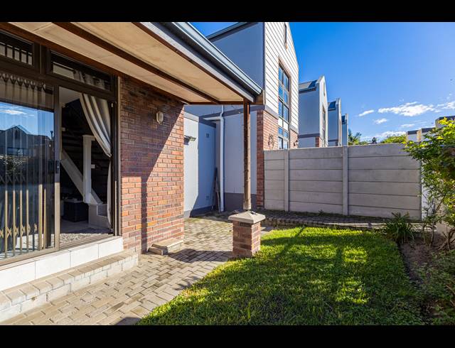 2 BEDROOM TOWNHOUSE FOR SALE IN BRACKENFELL SOUTH